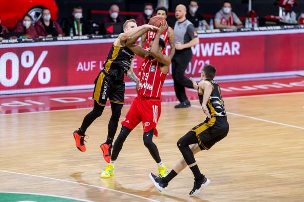 正是凭借在 正是凭借在